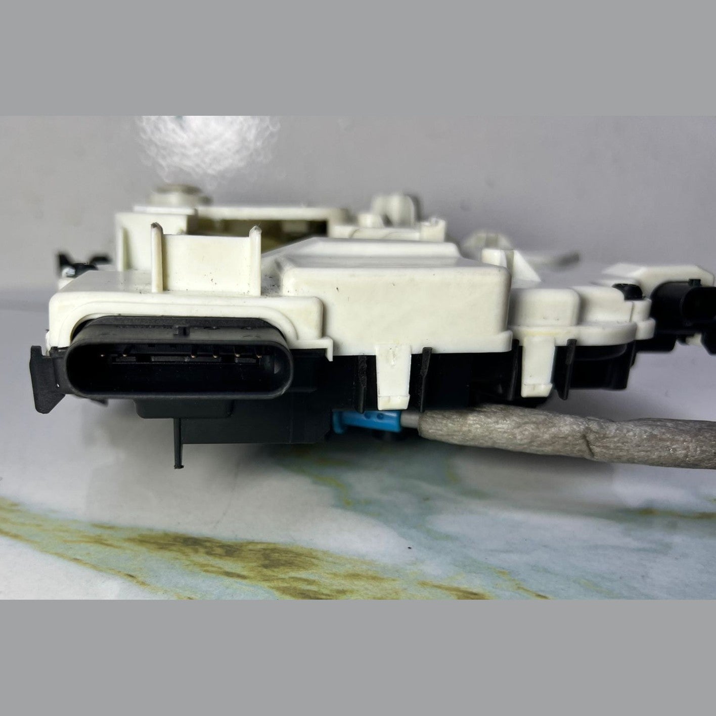 Genuine Mercedes-Benz Vito W447 Rear Sliding Actuator Door Lock A447 7302902 OEM