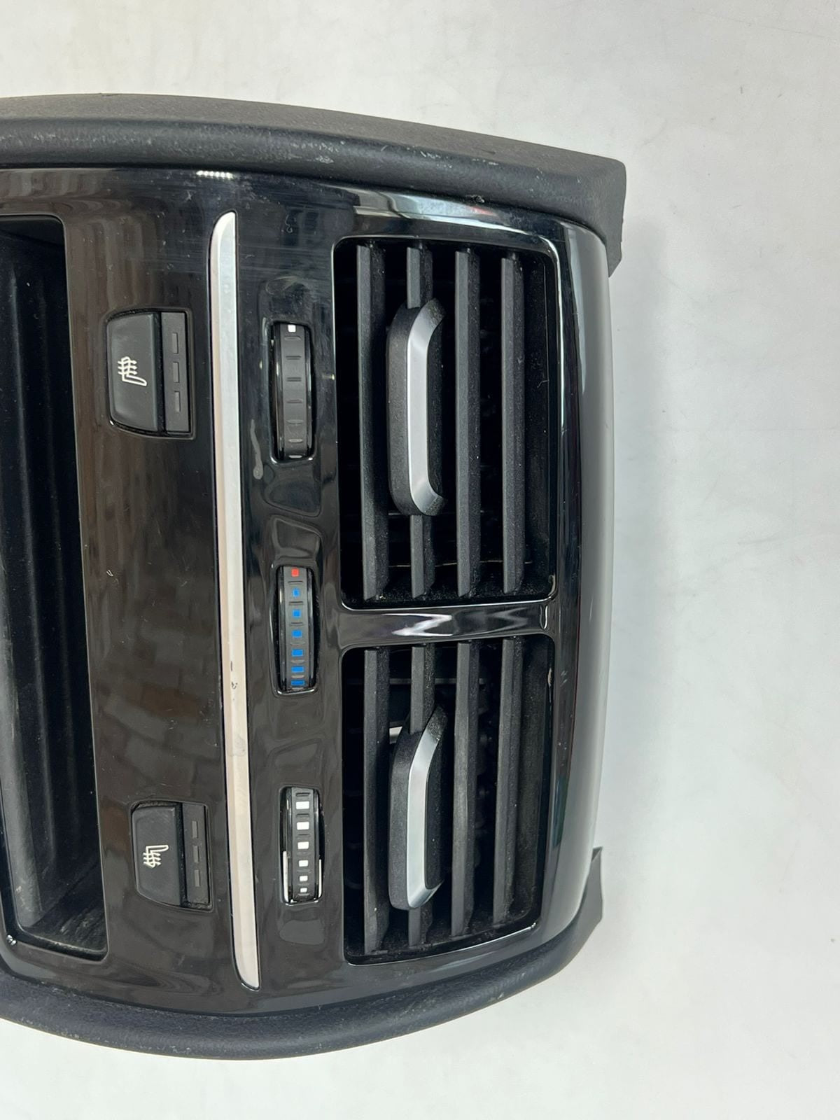 BMW F90 M5, G30, G31, G32 Rear Center Console Fresh Air Vent Grille 9357866 OEM 