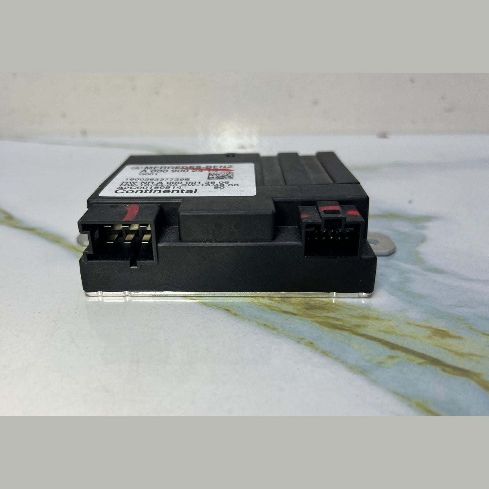 Mercedes-Benz Fuel Pump Computer Control Module A 000 900 24 14 GLC350