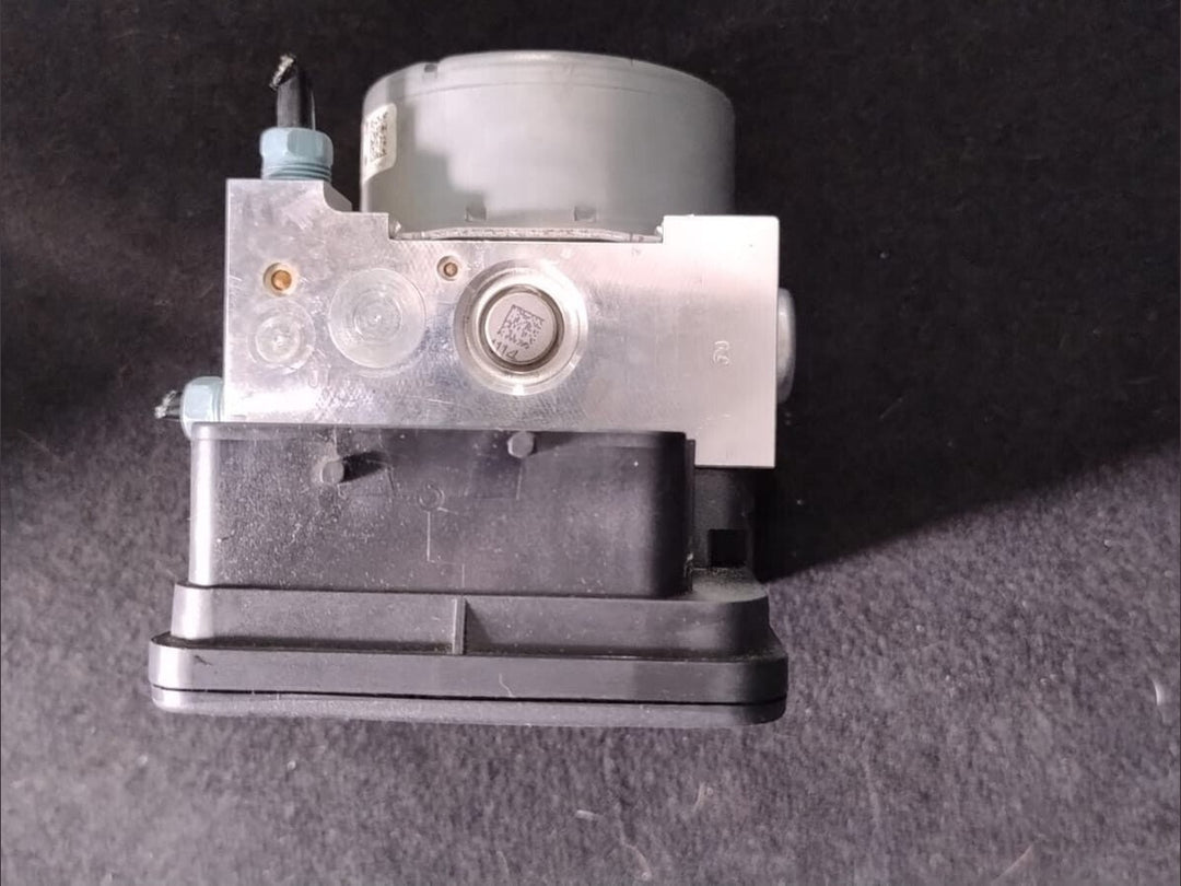 6871112 F30 N47 ACC  Anti Lock System Brake ABS PUMP