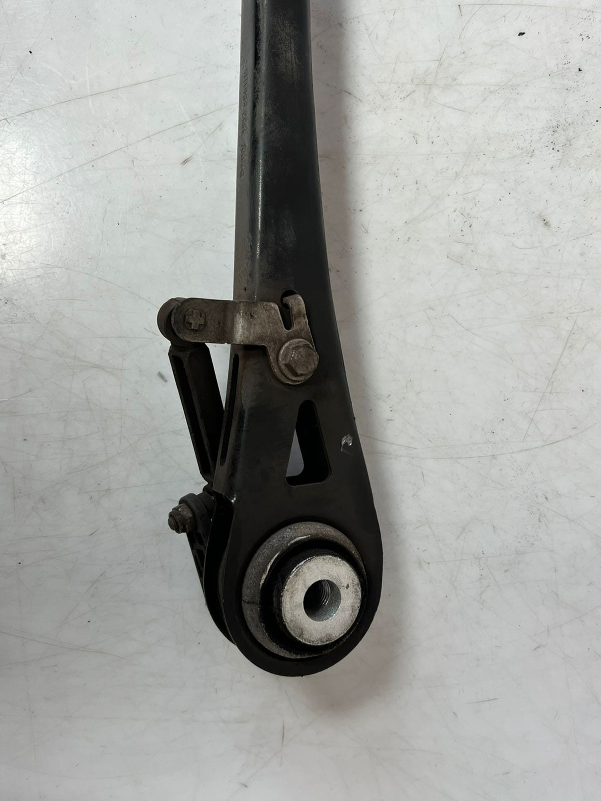 2016-2025 BMW 5' M5 G12 G30 F90 Trailing Arm With Rubber Mount 6861114 OEM