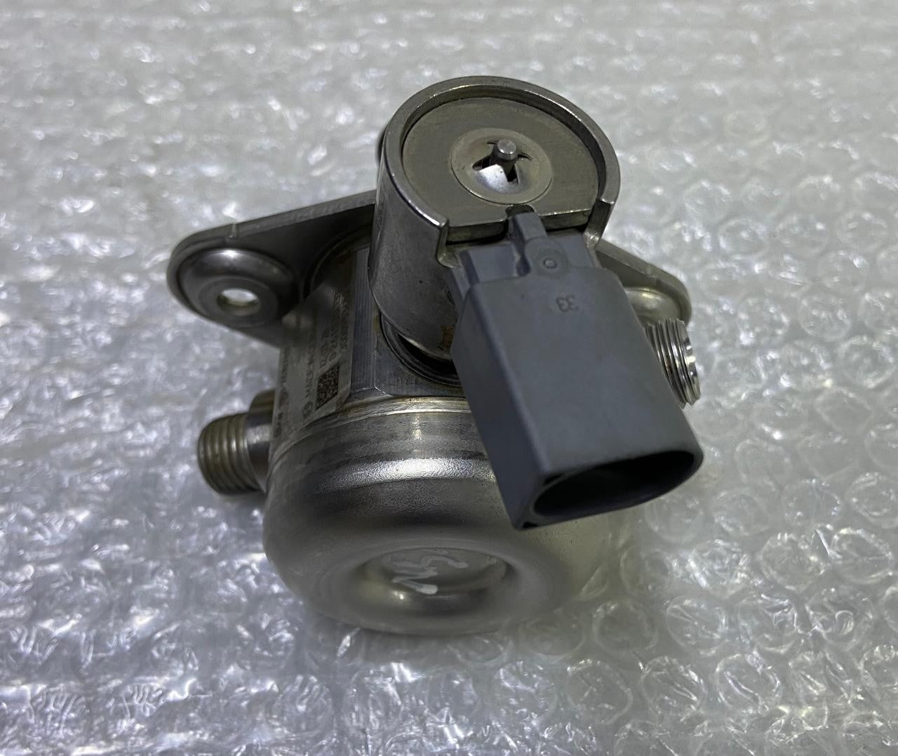 OEM BMW F20 F22 F11 Petrol N55 High Pressure Fuel Injection Pump 7610761 BOSCH