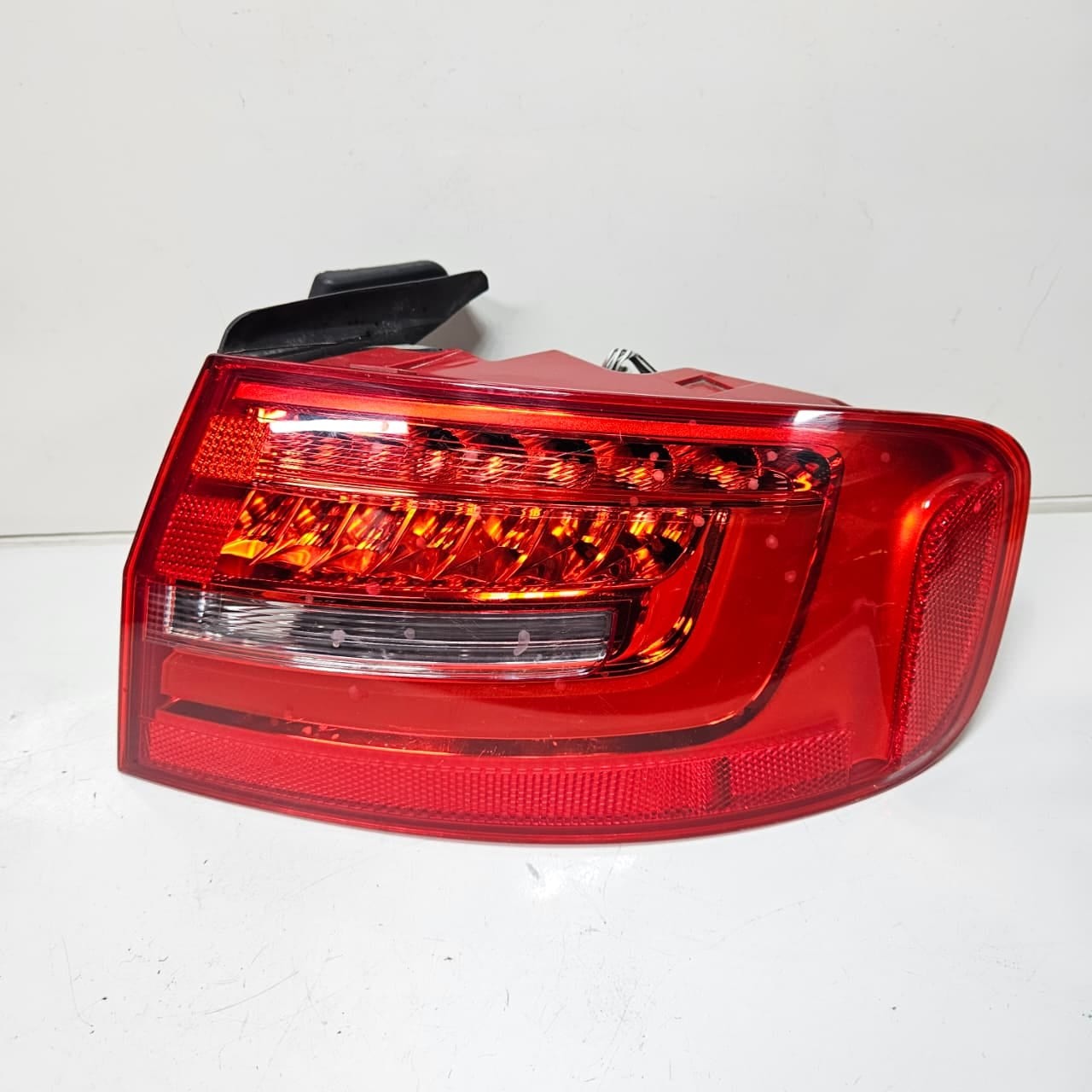 8K5945096AC-2013-2016 Audi A4 B8.5 A4 Quattro S4 Right Outer Rear Taillight OEM