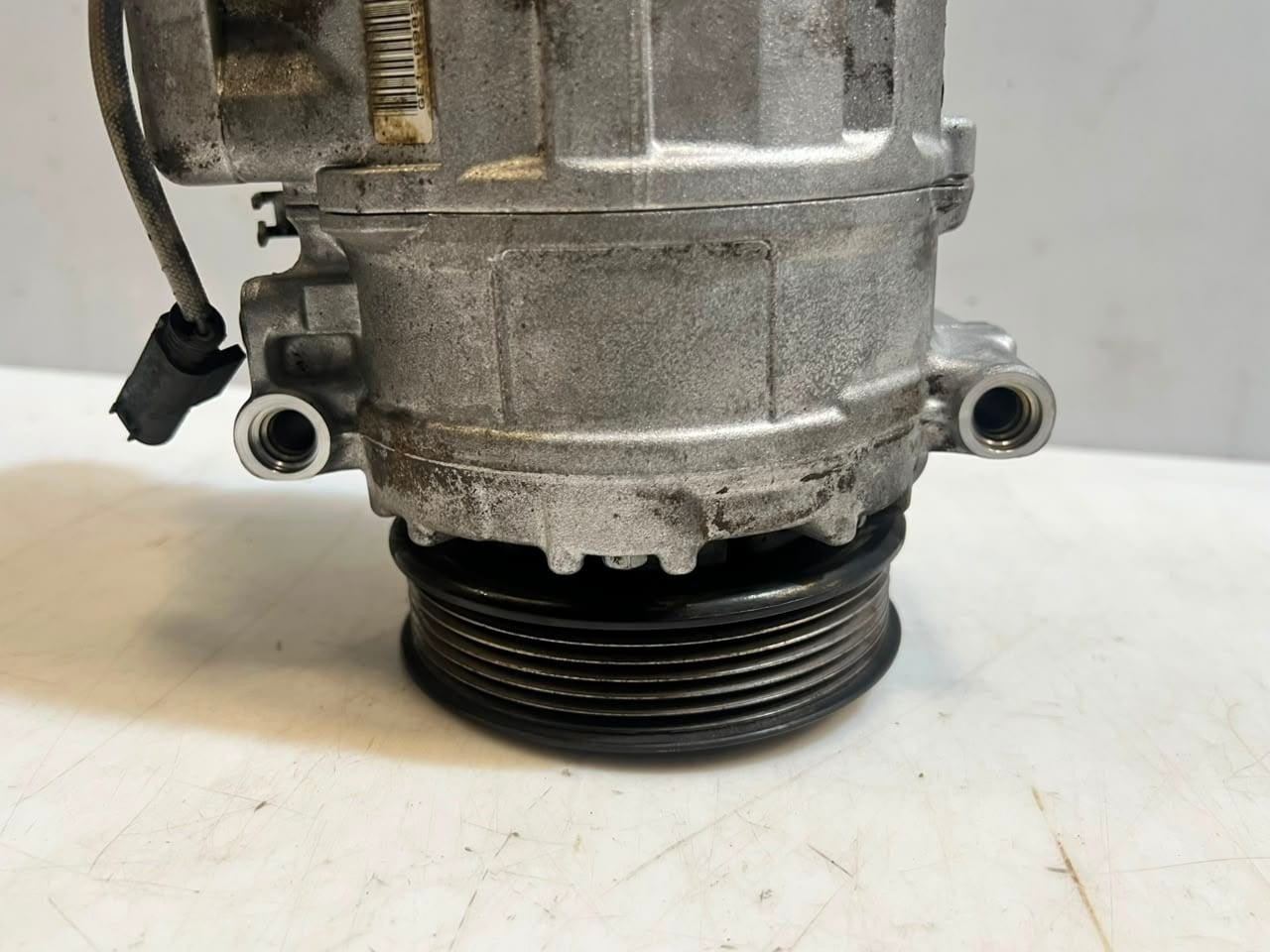 BMW 525i E60 E61 E63 E64 E65 E66 3.0L Air Conditioning Compressor 6956715 OEM