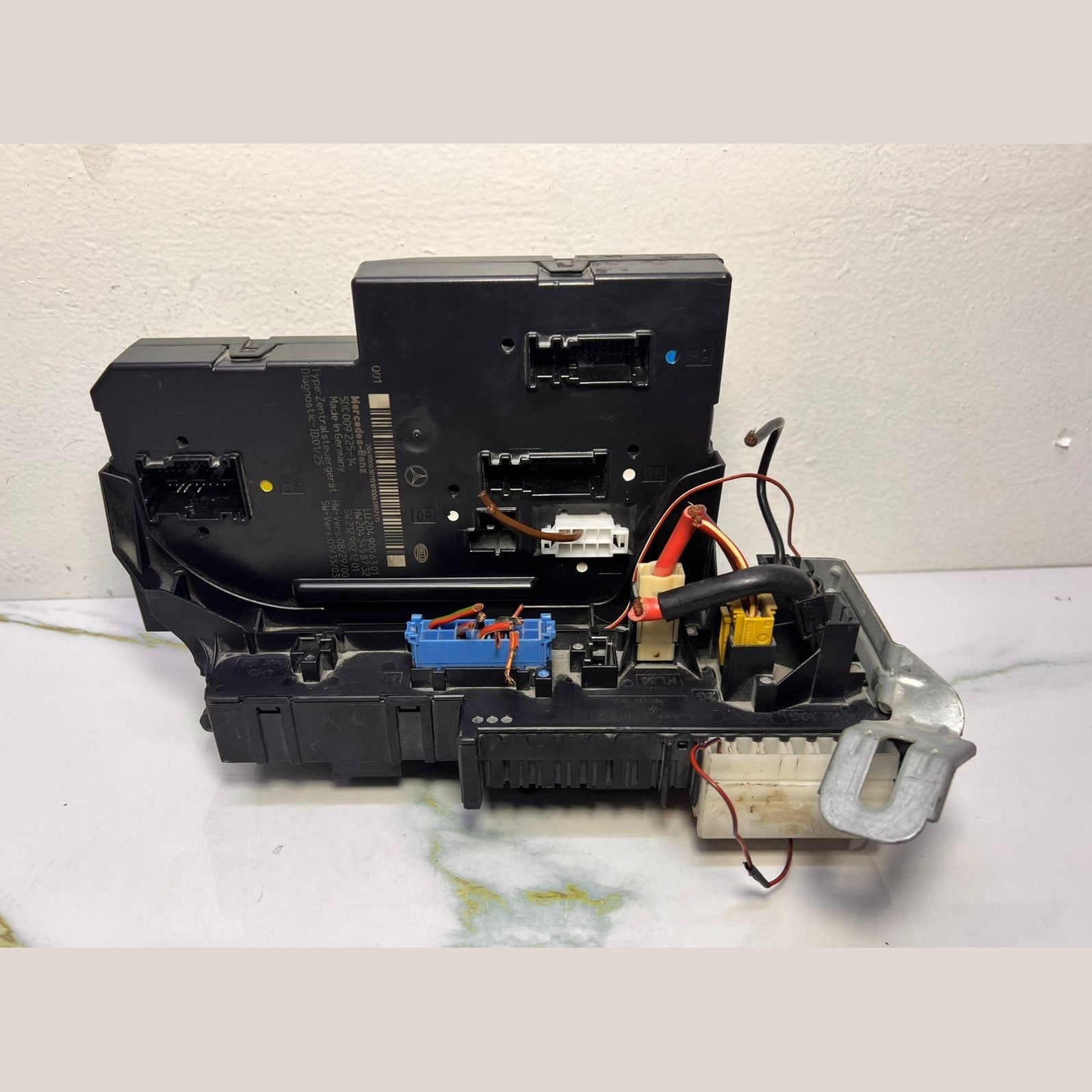 Mercedes-Benz W204 Rear Fuse Box Control Unit A 204 900 63 01