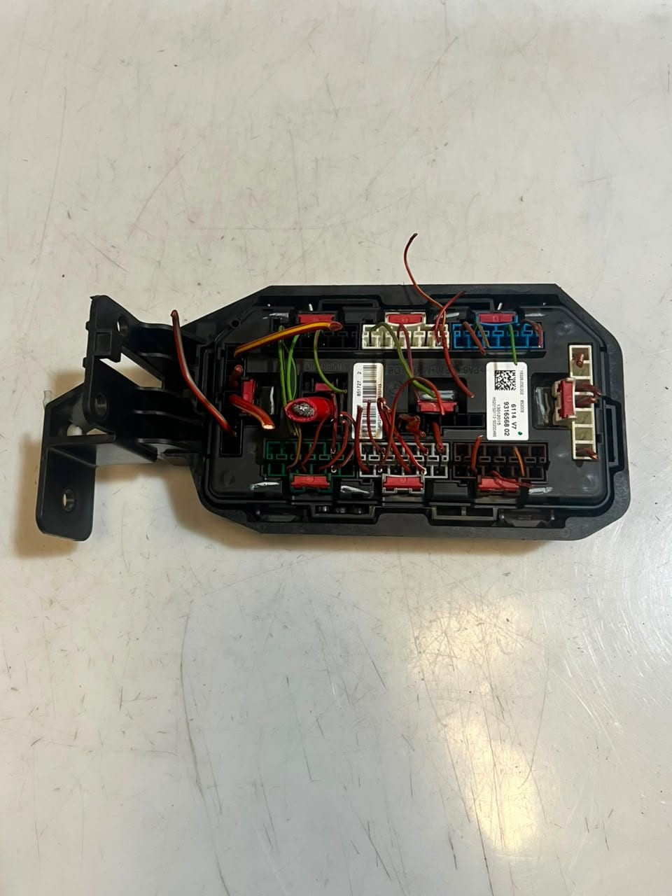 BMW F15 X5 and F16 X6 35iX Front Power Distribution Fuse Box 9316568 OEM