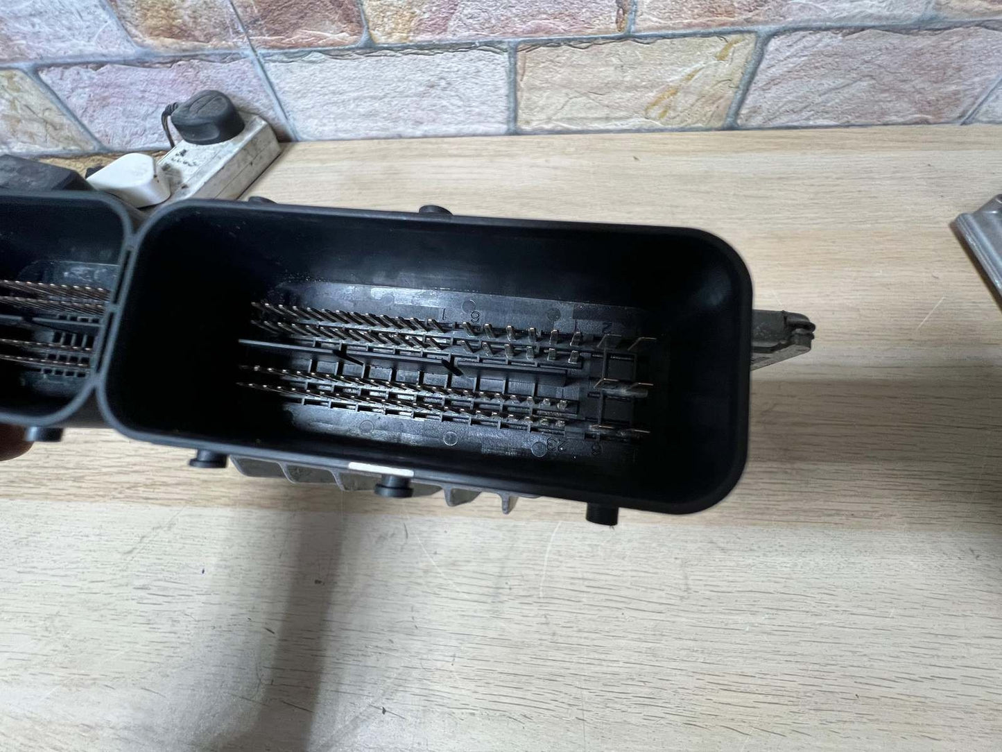 BMW 3 Series E90 320i E60 E61 E81 5WK93729 MSD81 Engine Control Unit 7599881 