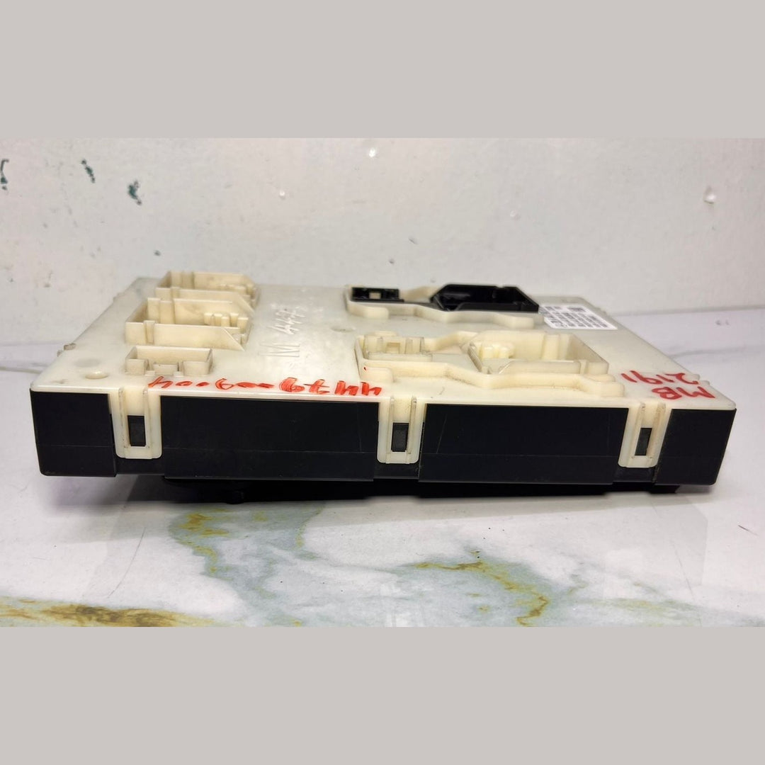 Mercedes-Benz W447 Vito Display Control Module Unit A 447 9009004