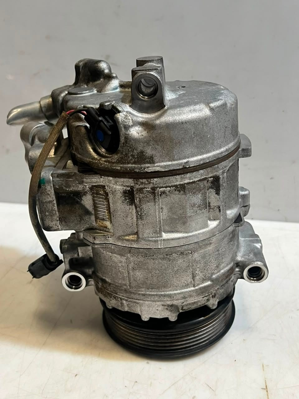 BMW 525i E60 E61 E63 E64 E65 E66 3.0L Air Conditioning Compressor 6956715 OEM