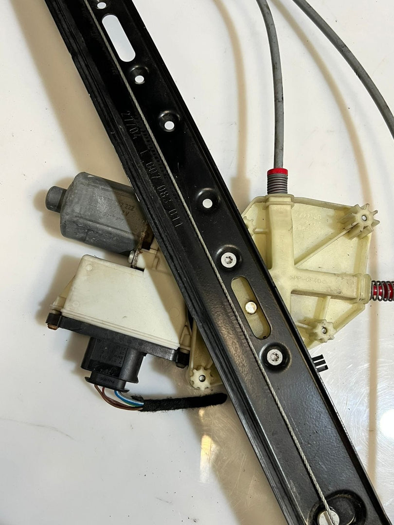 2004-2007 BMW X3 E83 Front RIGHT Door Window Regulator With Motor 7083011 OEM