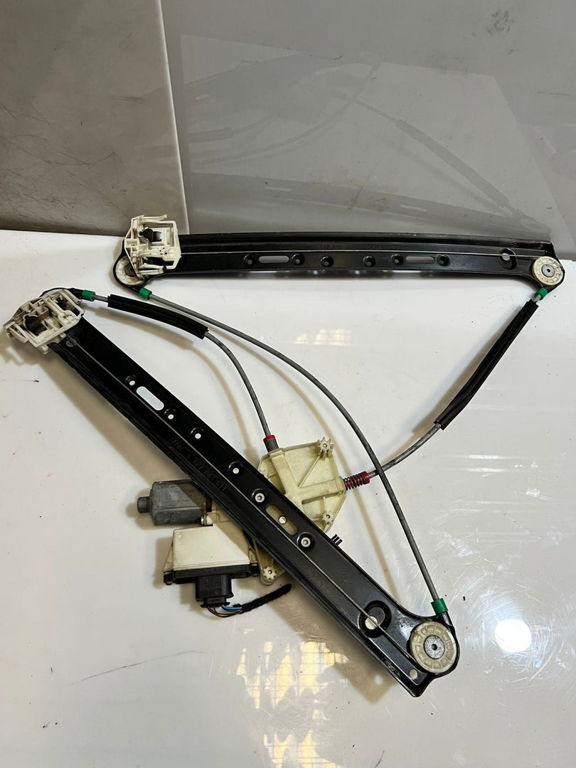 2004-2007 BMW X3 E83 Front RIGHT Door Window Regulator With Motor 7083011 OEM