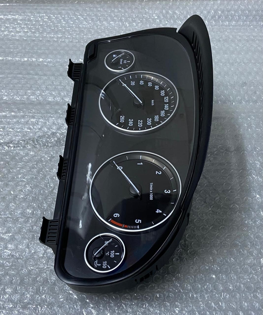 OEM BMW F10 2014 DIESEL SPEEDOMETER / INSTRUMENT PANEL CLUSTER 9348714