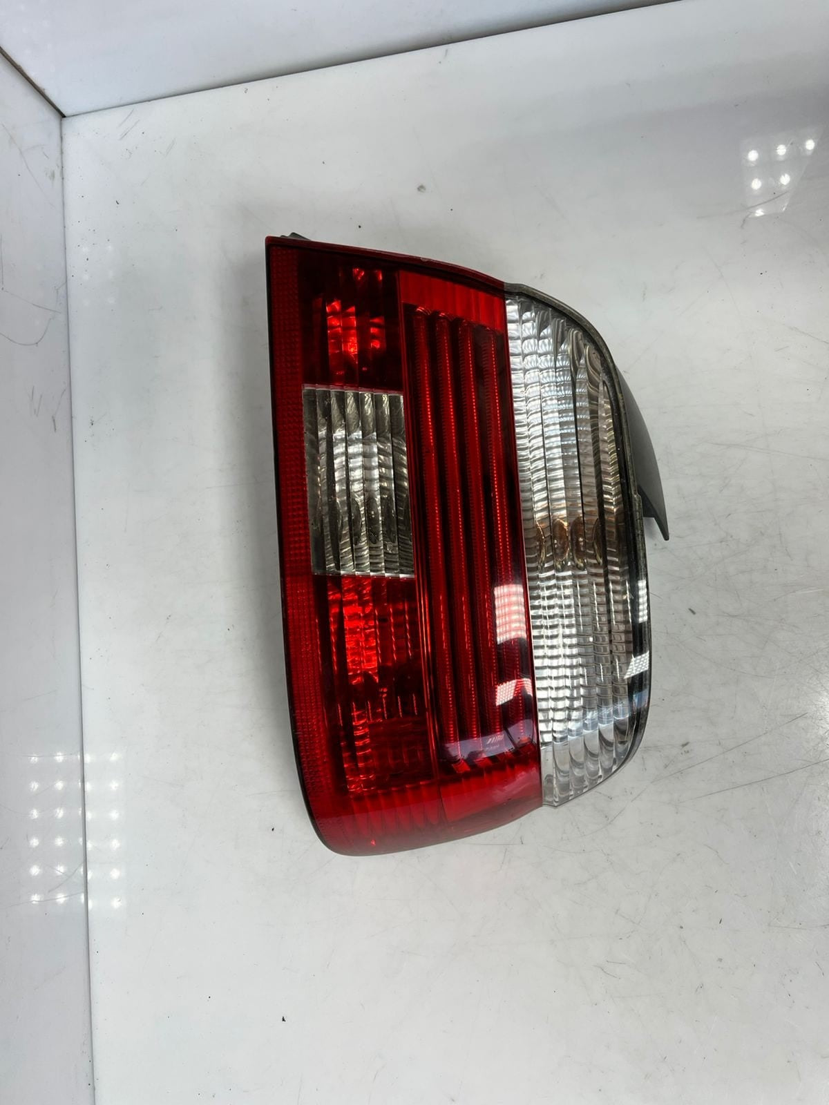 2001 BMW 530i 5 Series E39 sedan RIGHT SIDE Tail Light Assembly 6902528 OEM