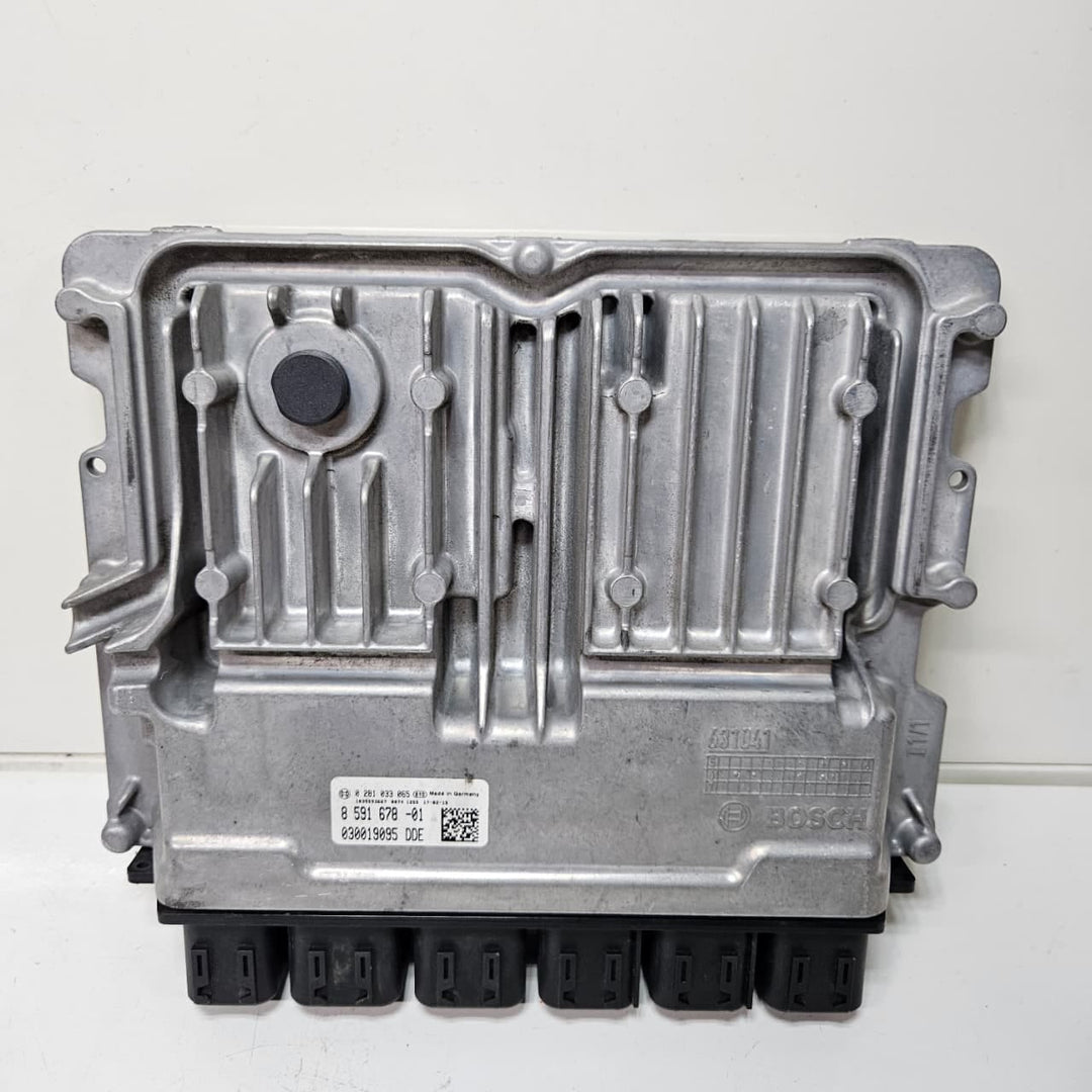 8591678-BMW 5 Series G30 G31 B47 20d Diesel Engine Control Unit ECU DDE Key Set