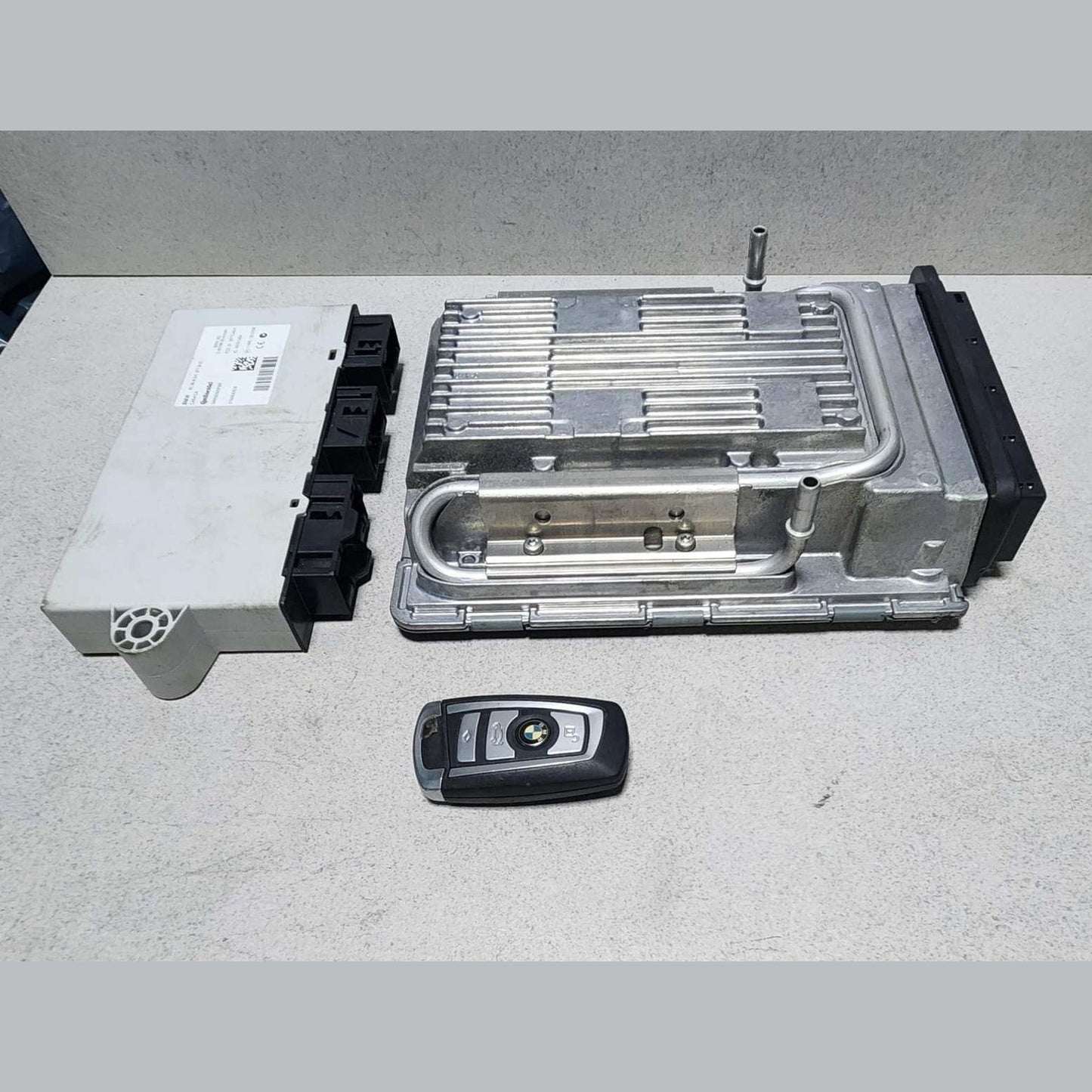 2011-2012 BMW 750i Engine Control Module 7619884  7 Ser F01 F02 F03 F04 ECU SET