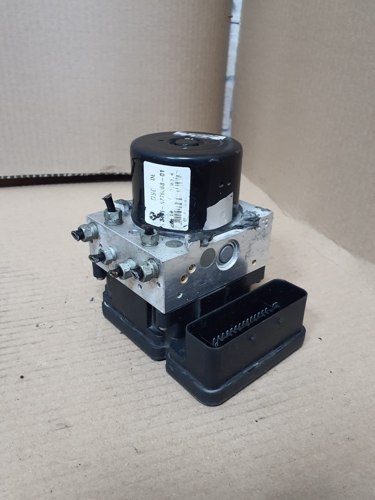 2005-2007 BMW 3 Series E90 E91 E92 E93 330i 335i 330d ABS Pump/Module 6776069