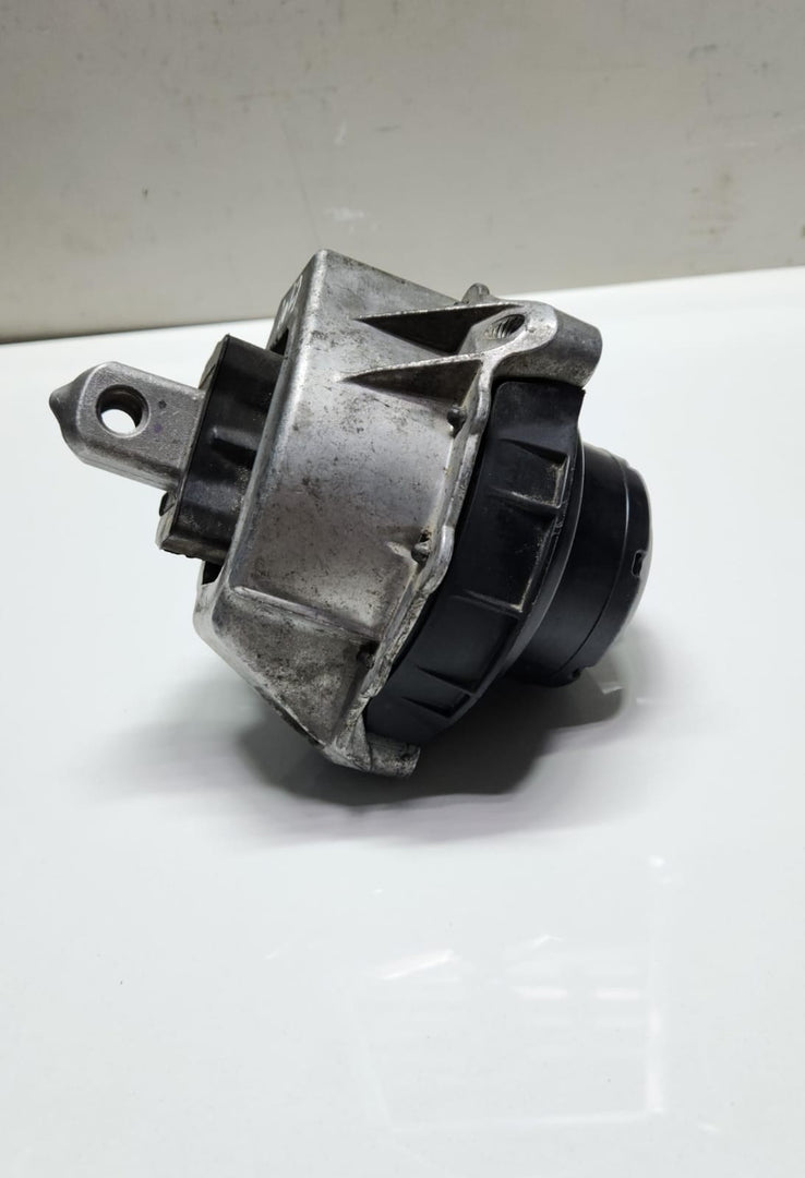 2019-2024 BMW 330i Right Engine Mount 7582320 3 Series G20 G21 and 4 Series G22 
