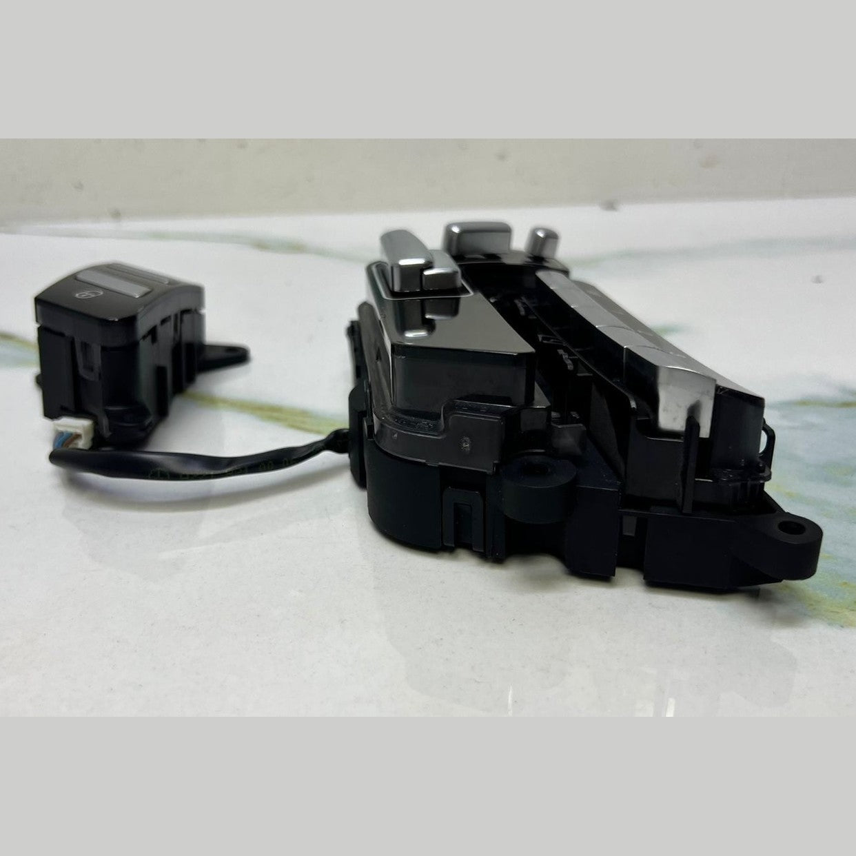 Mercedes-Benz Front Passenger Seat Control Switch Unit A221 8701879 W221 S-Class