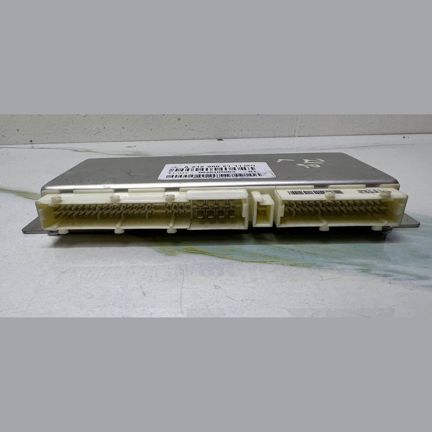 10-18 Mercedes CLS550 Air Suspension Control Module A2129002111 CLS-Class W218, 