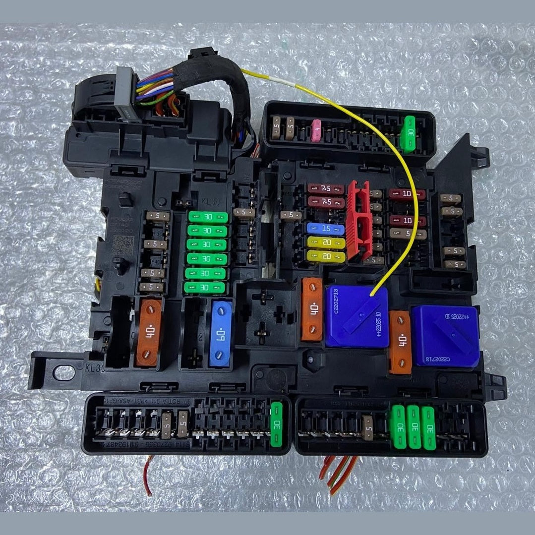 OEM BMW F48 F44 F39 F56 F57 F54 FUSE RELAY POWER SUPPLY DISTRIBUTOR BOX 9270356