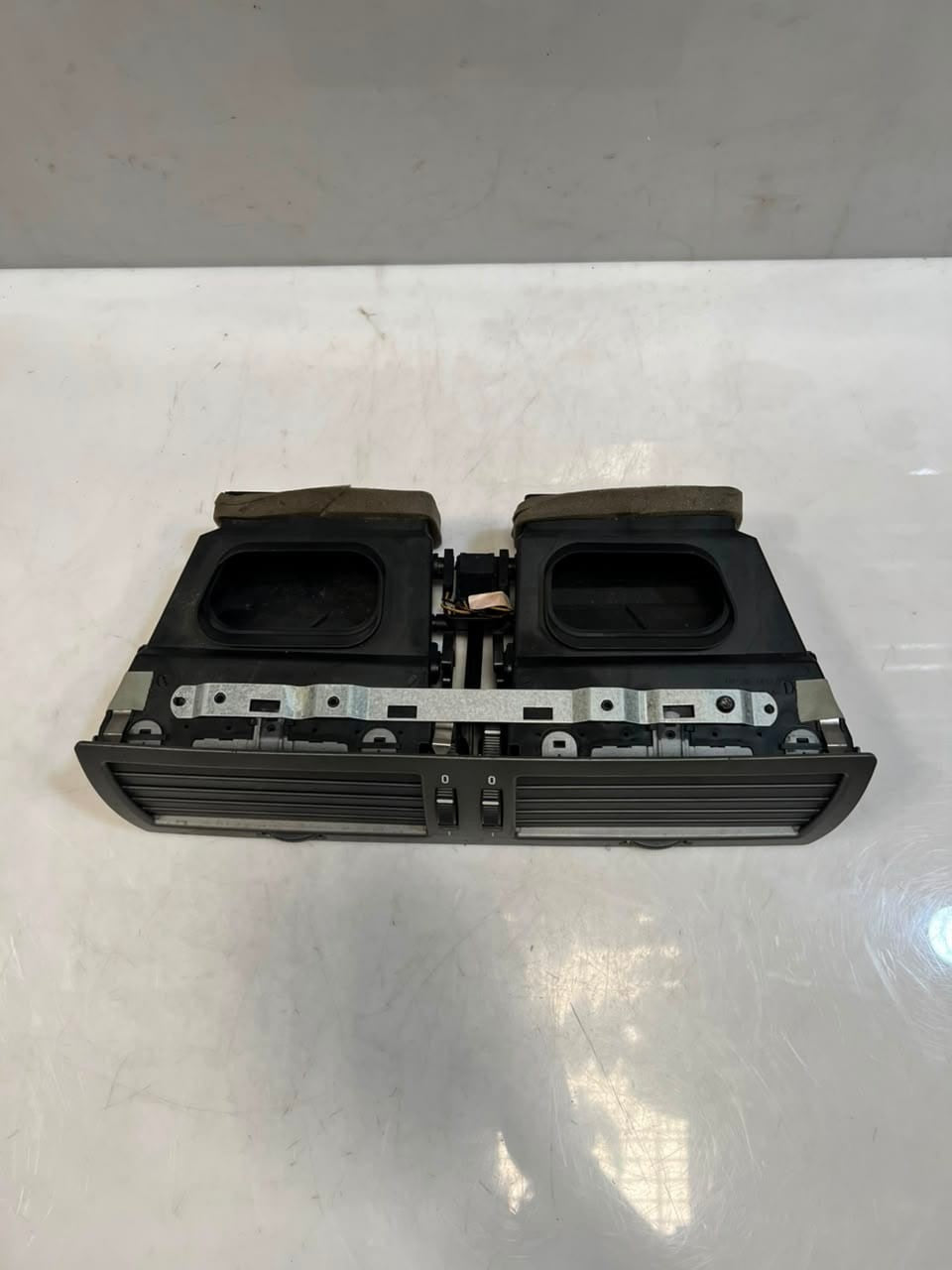 2005 BMW 7 Series E65 E66 745Li Center Dashboard AIR GRILLE Vent 8223599 OEM