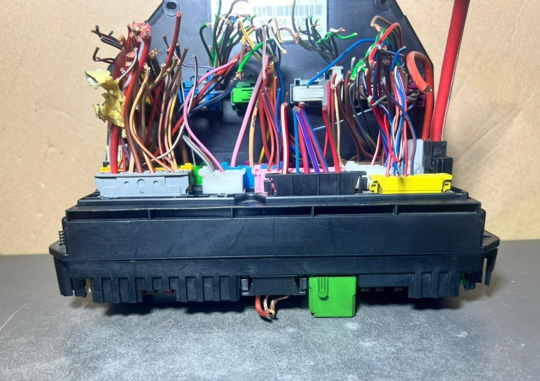 10-16 Mercedes-Benz W212 W204 Front SAM Module Relay Fuse Box A212 9003414 OEM