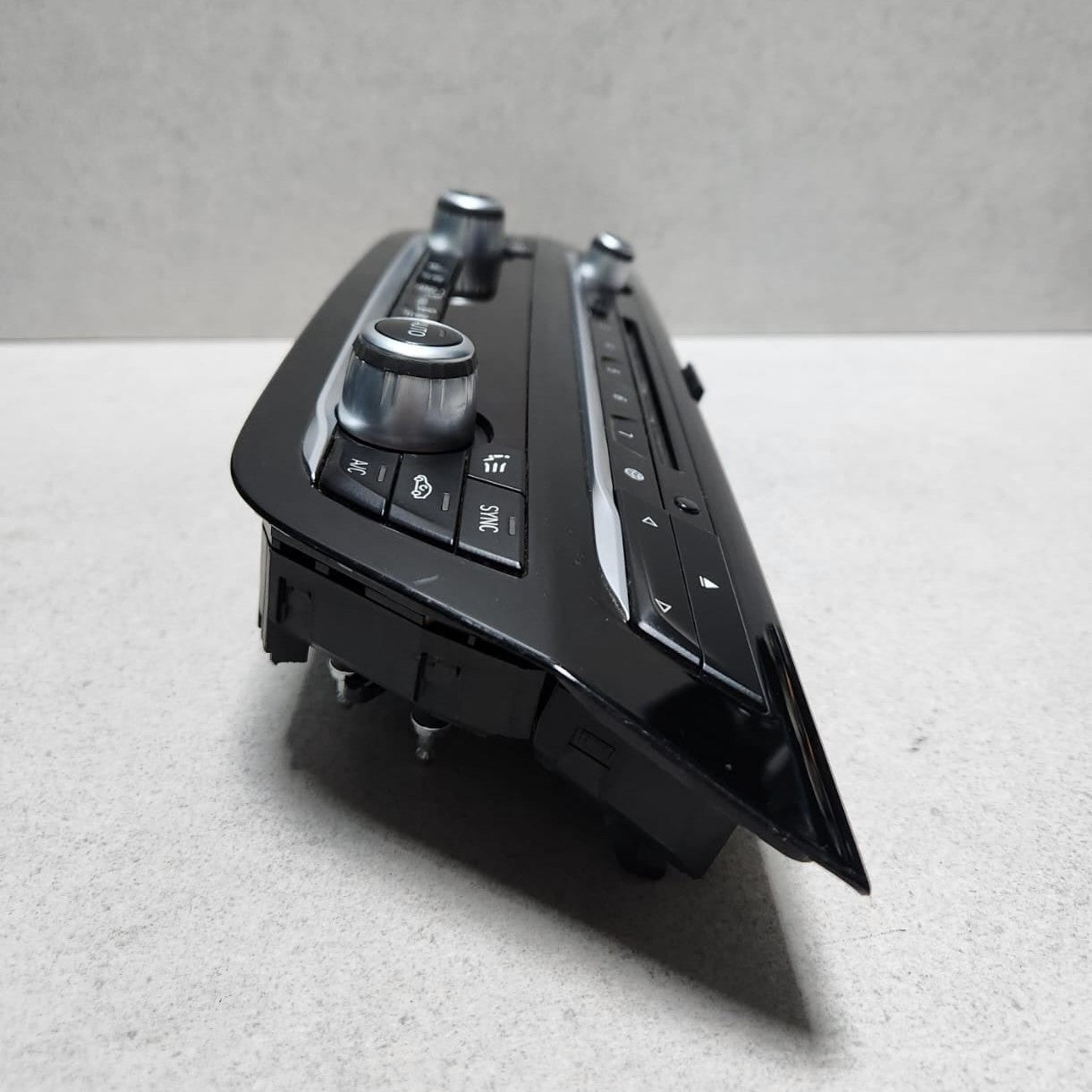 2018-2020 BMW 530e Climate Control Panel 6834437 530E and 530i