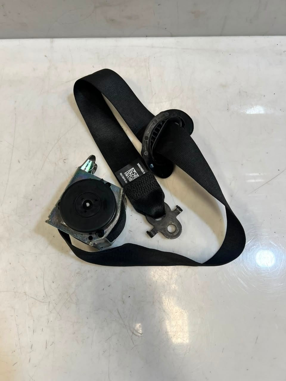 2011-2017 BMW 5 Series F10 F11 Front Seat Belt Left 610126300E OEM
