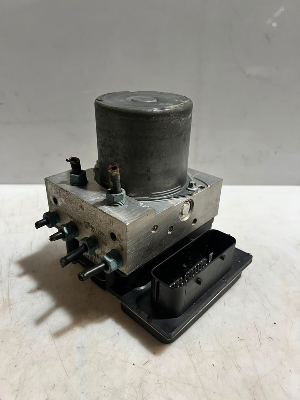 2010-2015 BMW X1 E84 ABS Hydraulic Brake Pump Control Module 6860214 OEM