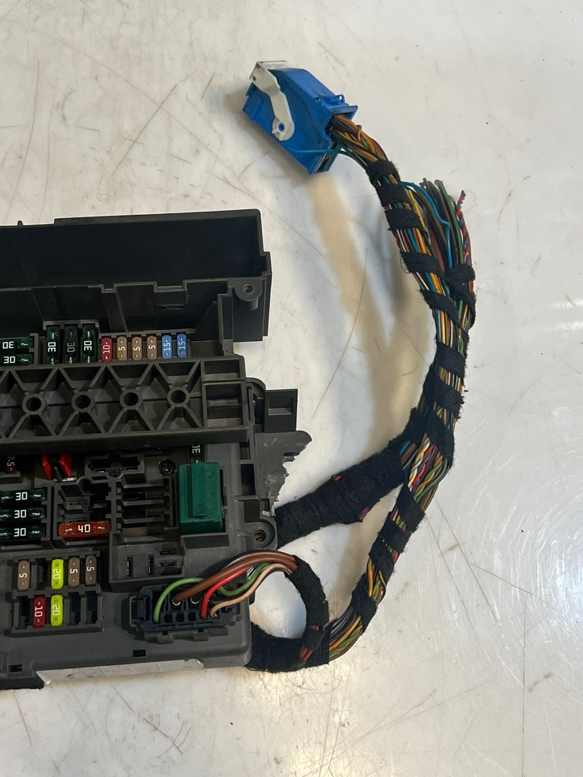 BMW Z4 E89 Sdrive18i Power Distribution Fuse Box Front Plastic Metal 9154971 OEM