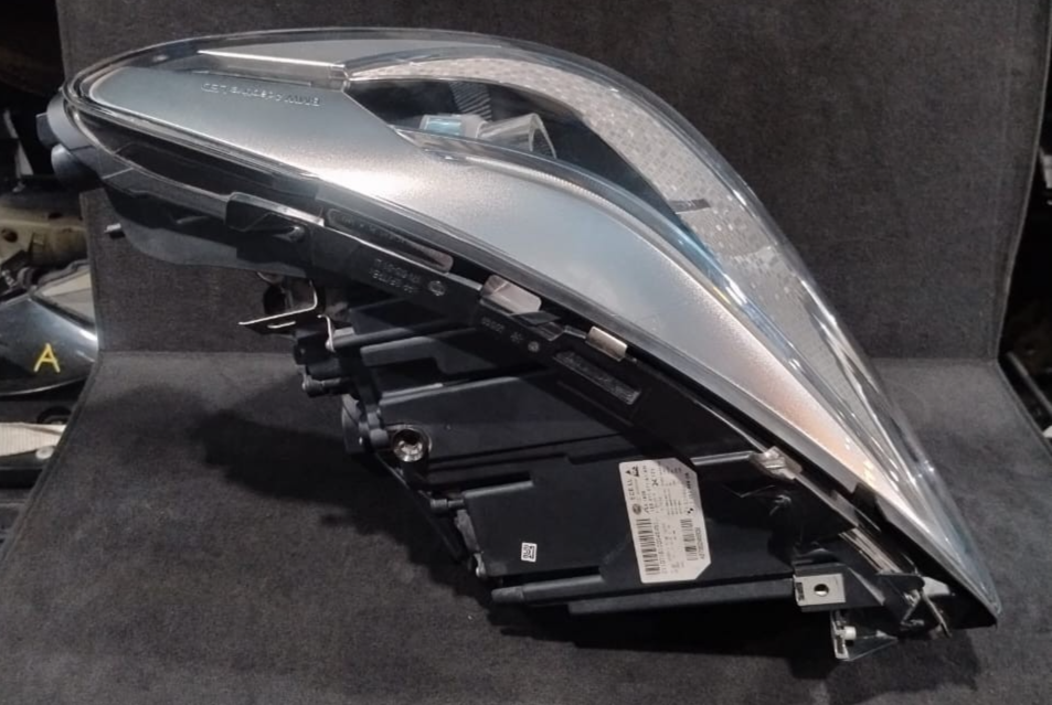 BMW 5 GT F07 2013GT LCI ADAPTIVE LED HEADLIGHT LEFT SIDE USED GENUINE -  7352469