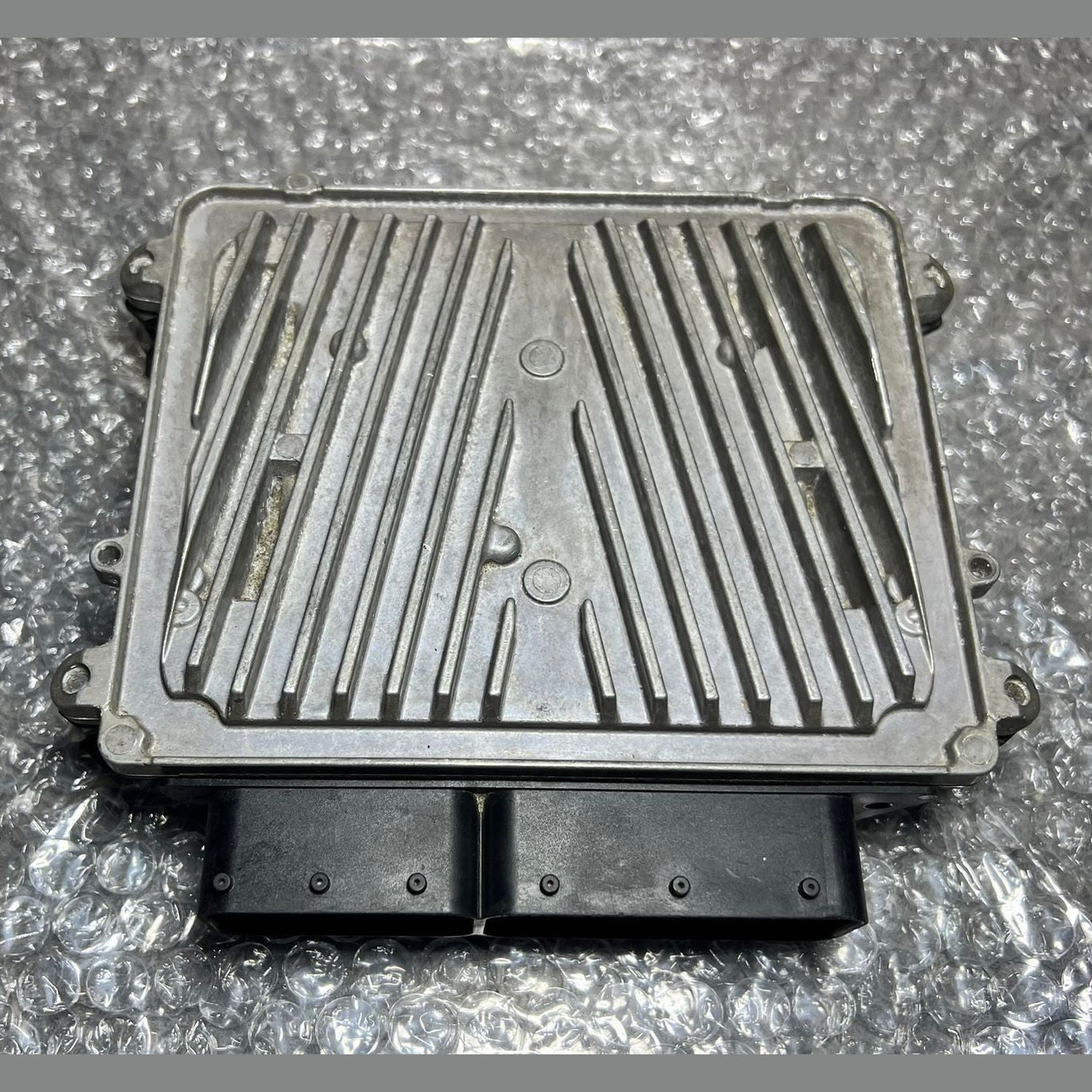 06-10 Mercedes-Benz W219 CLS Engine Control Module Unit ECM ECU A272 1533879 OEM