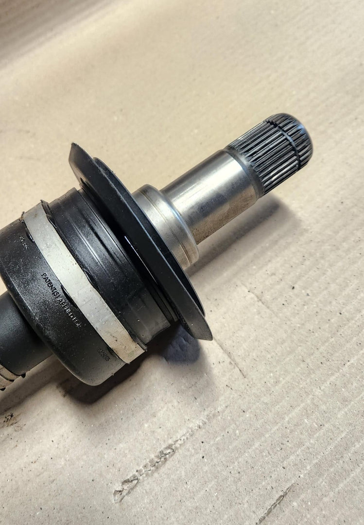 2017 BMW 740Le xDrive 7 Series G11 Drive Shaft Output Shaft Rear Right 8639468