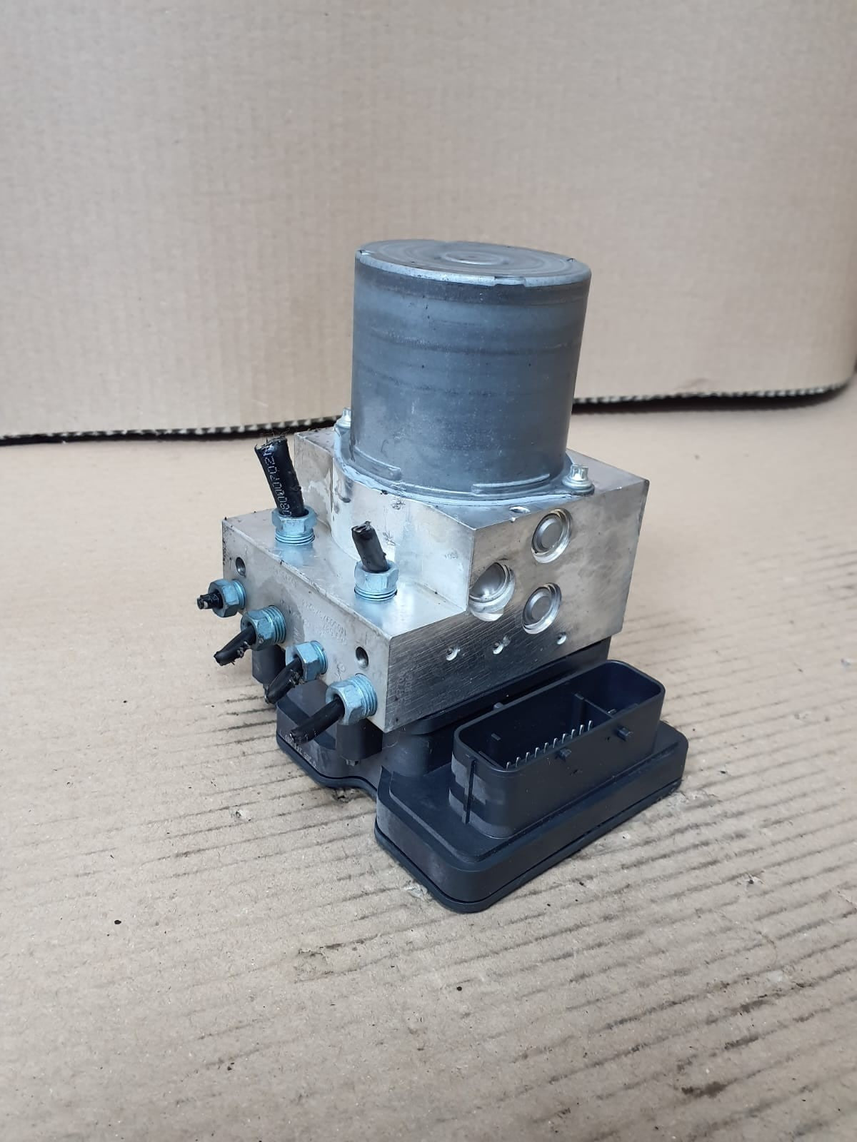 2011-2016 BMW F10 F11 5 Series 528i ABS Pump DSC Hydraulic Control Unit 6868329