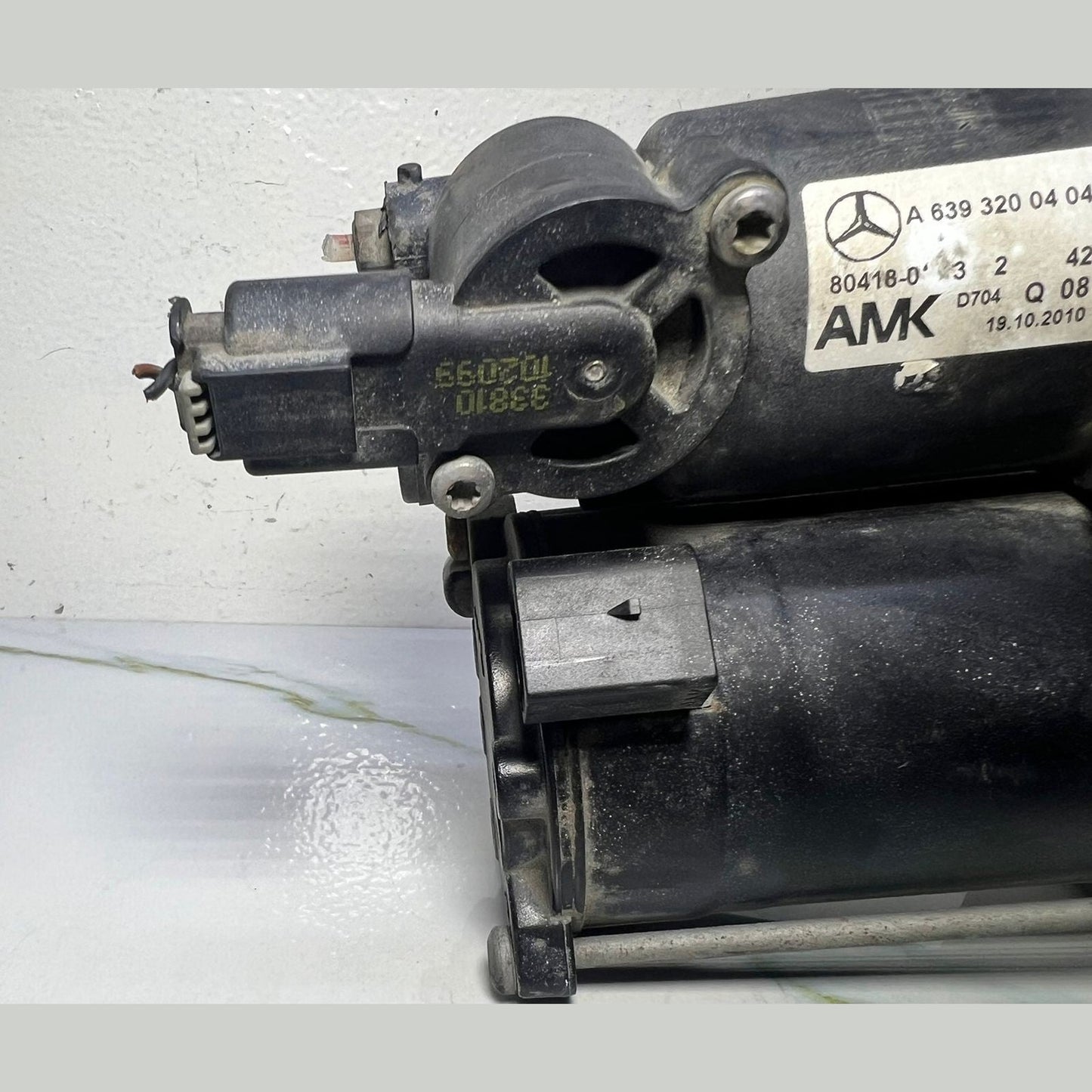 Mercedes W639 Vito V-Class  Airmatic Air Suspension Compressor Pump A639 3200404