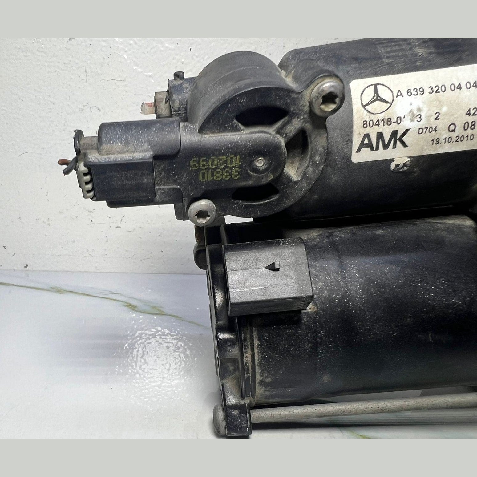 Mercedes W639 Vito V-Class  Airmatic Air Suspension Compressor Pump A639 3200404