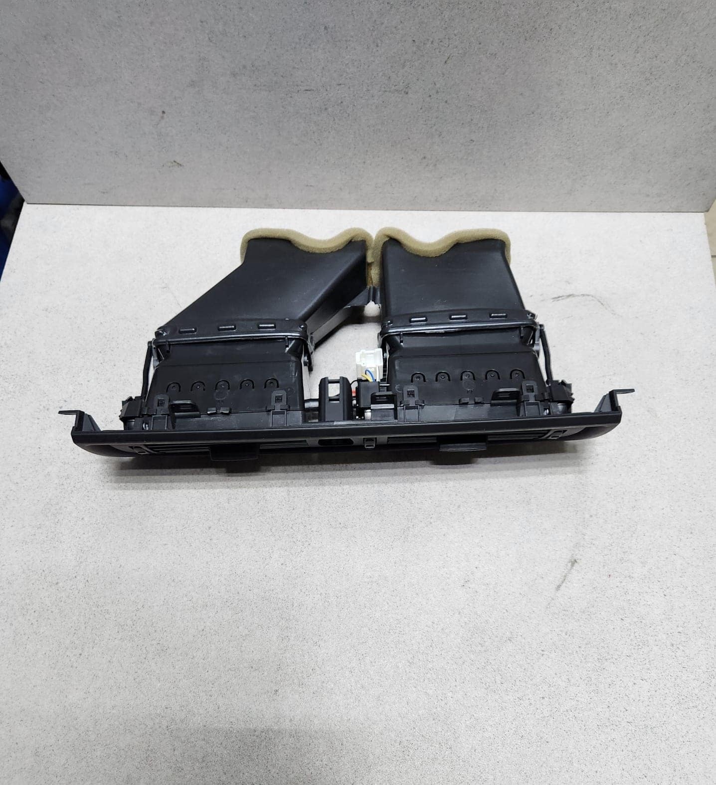 BMW Center Dash Air Vent 9209136 F10 F11 F12 F10 F11 F12 AFTERMARKET
