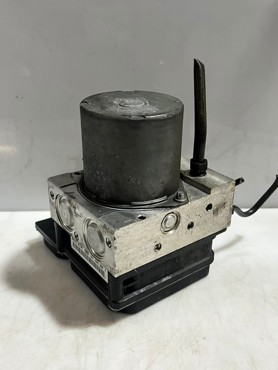 BMW 5 Series E60 E61 E63 E64 ABS Pump with Control Module 6766300 OEM