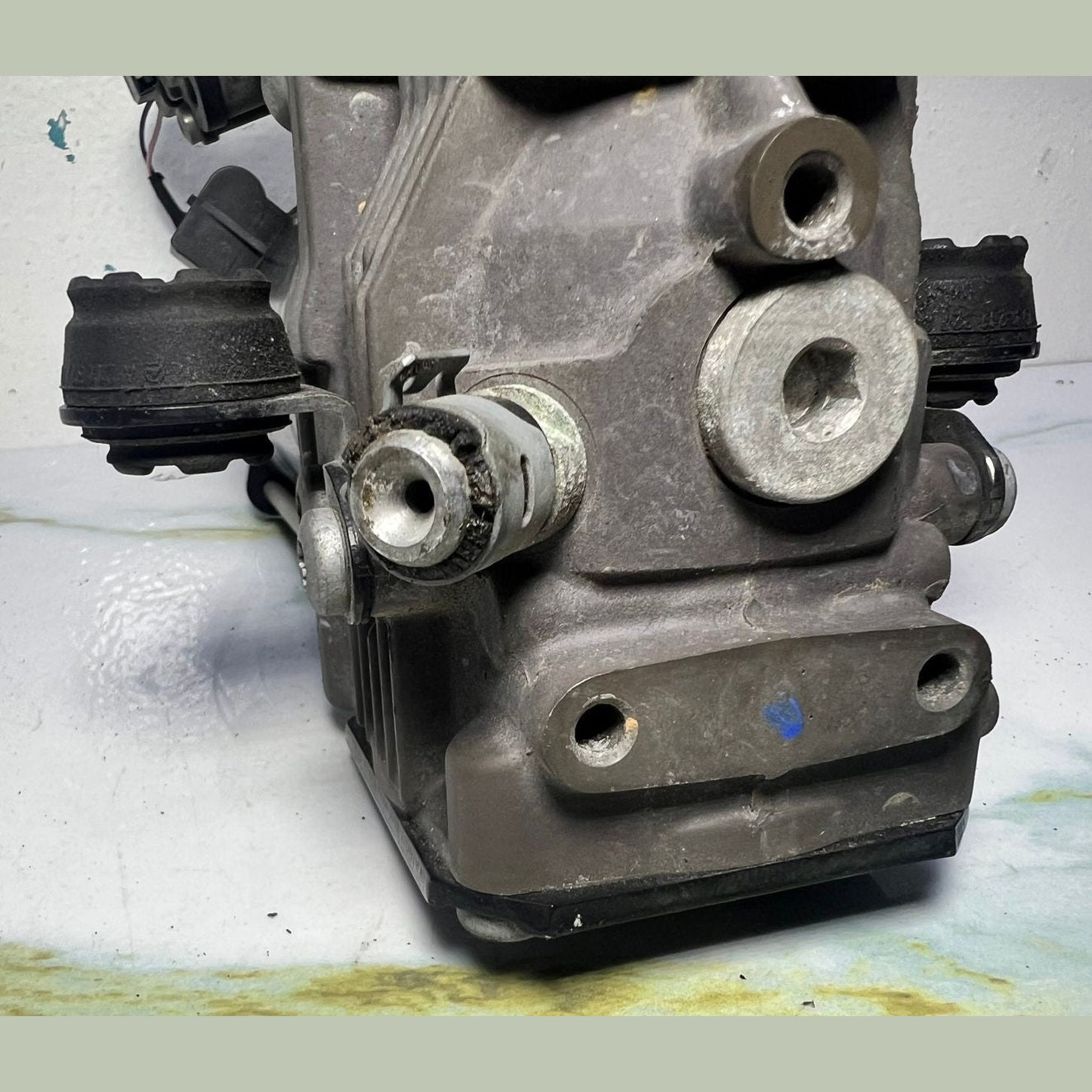 Mercedes W251 R-Class R350 Airmatic Air Suspension Compressor Pump A251 3202404