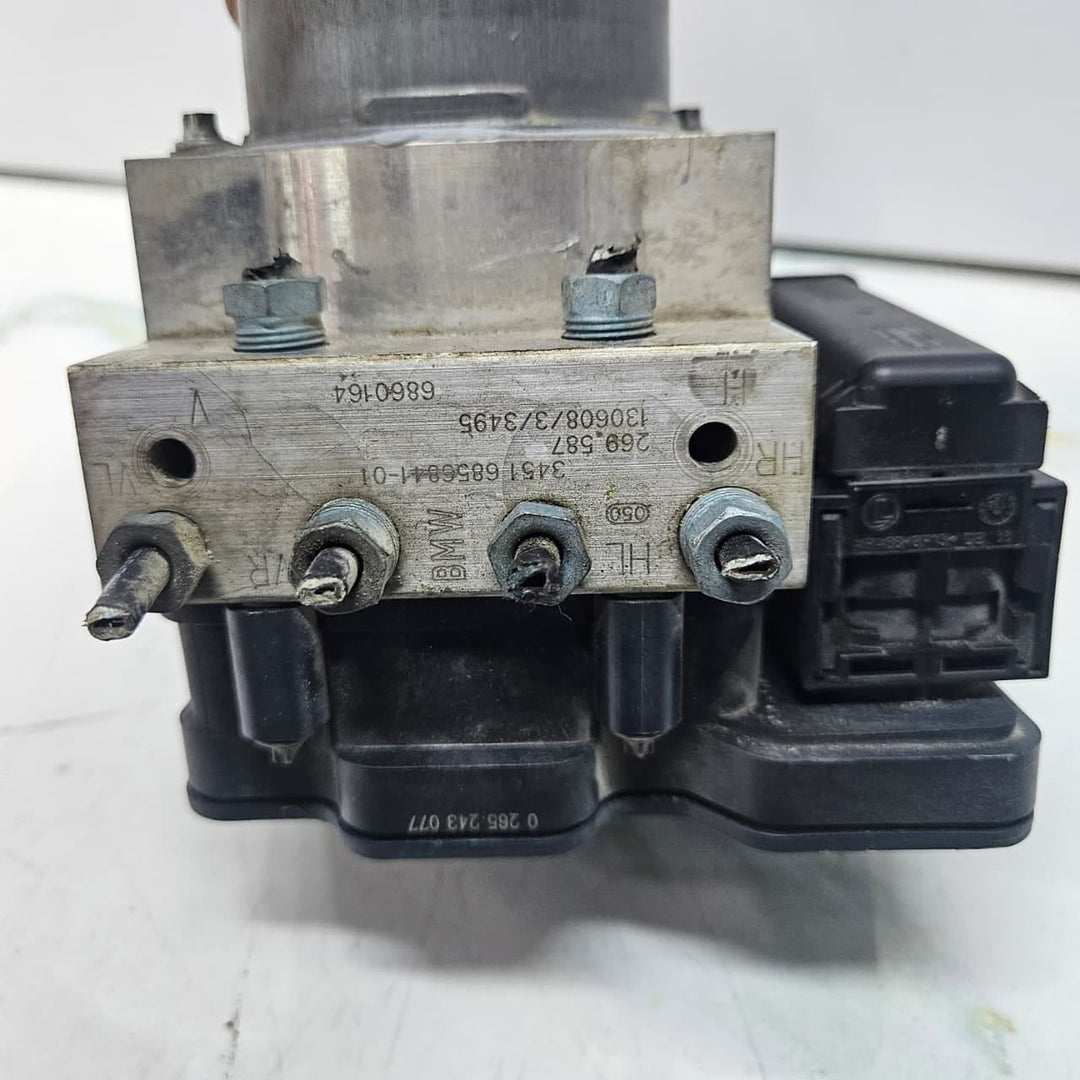 2012-2016 BMW 5 Series F10 F11 535i ABS Pump Control Module 6865852 OEM