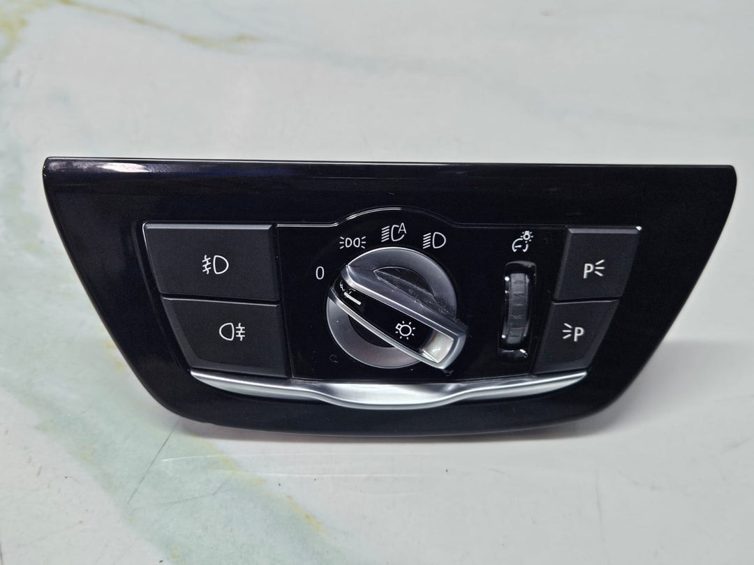 BMW 5 Series G30 G31 F90 Headlight Switch 6841883 OEM