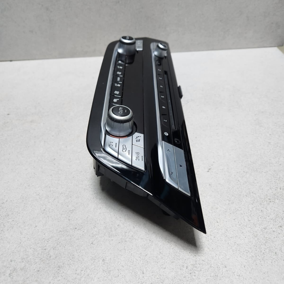 BMW Air Conditioning Control Panel 9495838 G30 G31 G32 and M5 F90