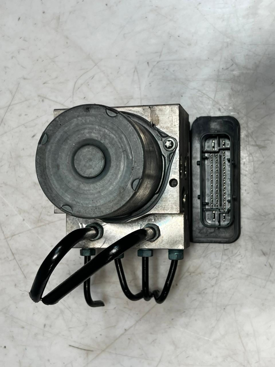 2014-2015 BMW X5 F15 and X6 F16 ABS Pump Control Module 6864790 USED