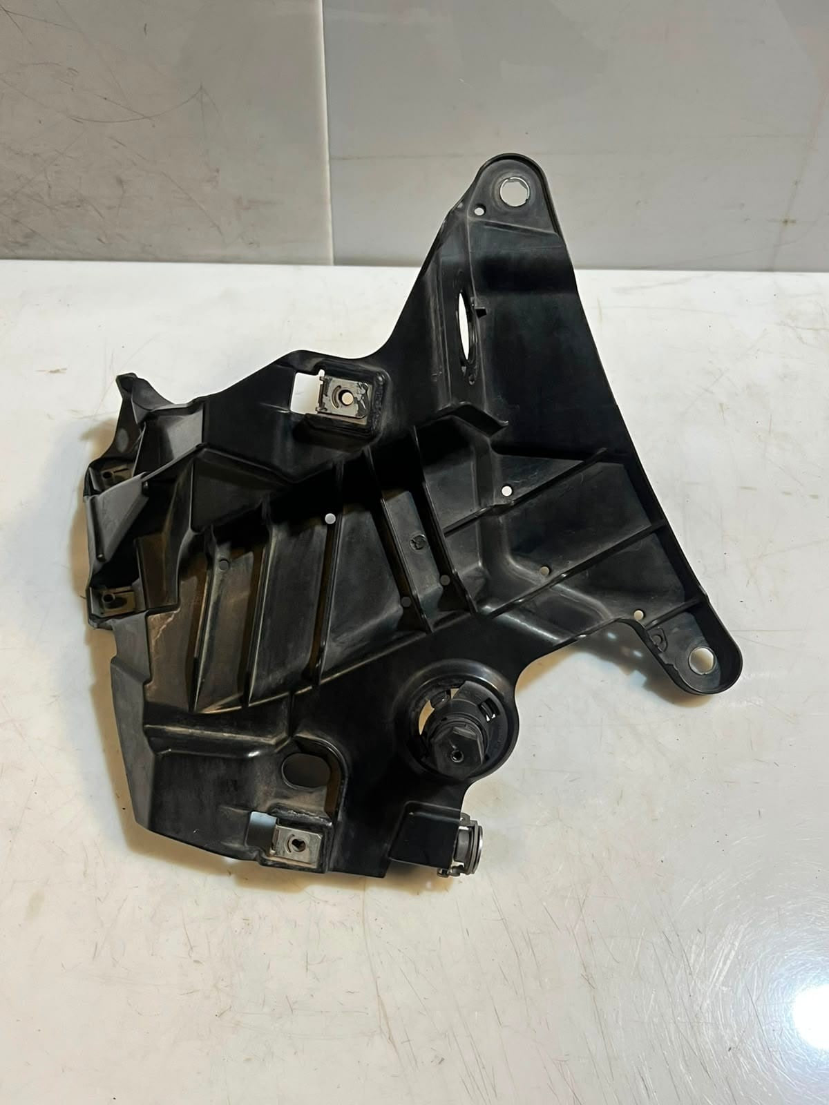 BMW X5 F15 F85 X6 F16 xDrive F86 Front Right Fender Bracket 5165 7294544 OEM