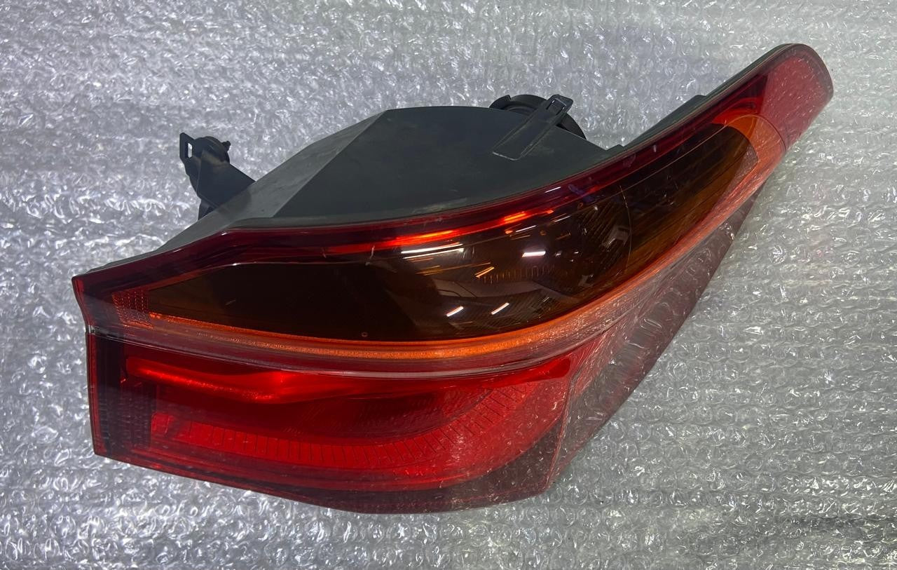 OEM BMW X1 F48 N/S RIGHT SIDE REAR TAIL LIGHT 7350716