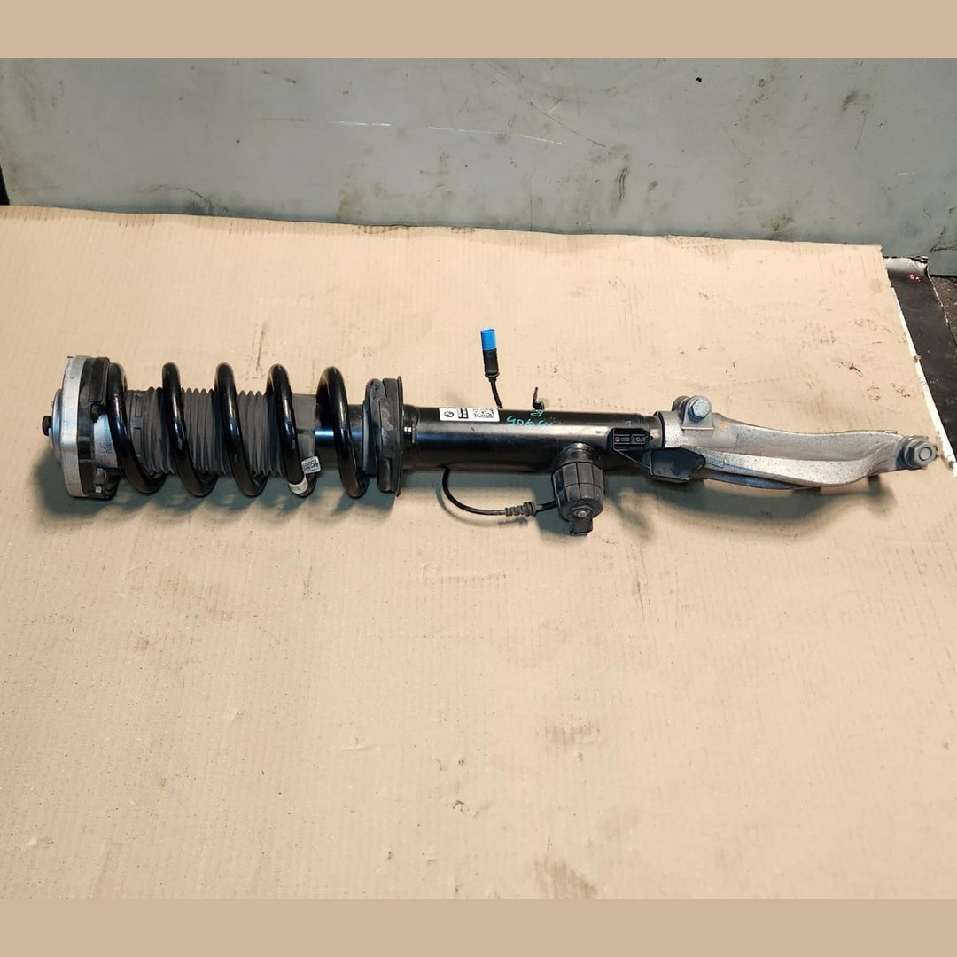 2019-2023 BMW X5 Shock Absorber 6869020 X5 G05 and X6 G05 FRONT RIGHT 