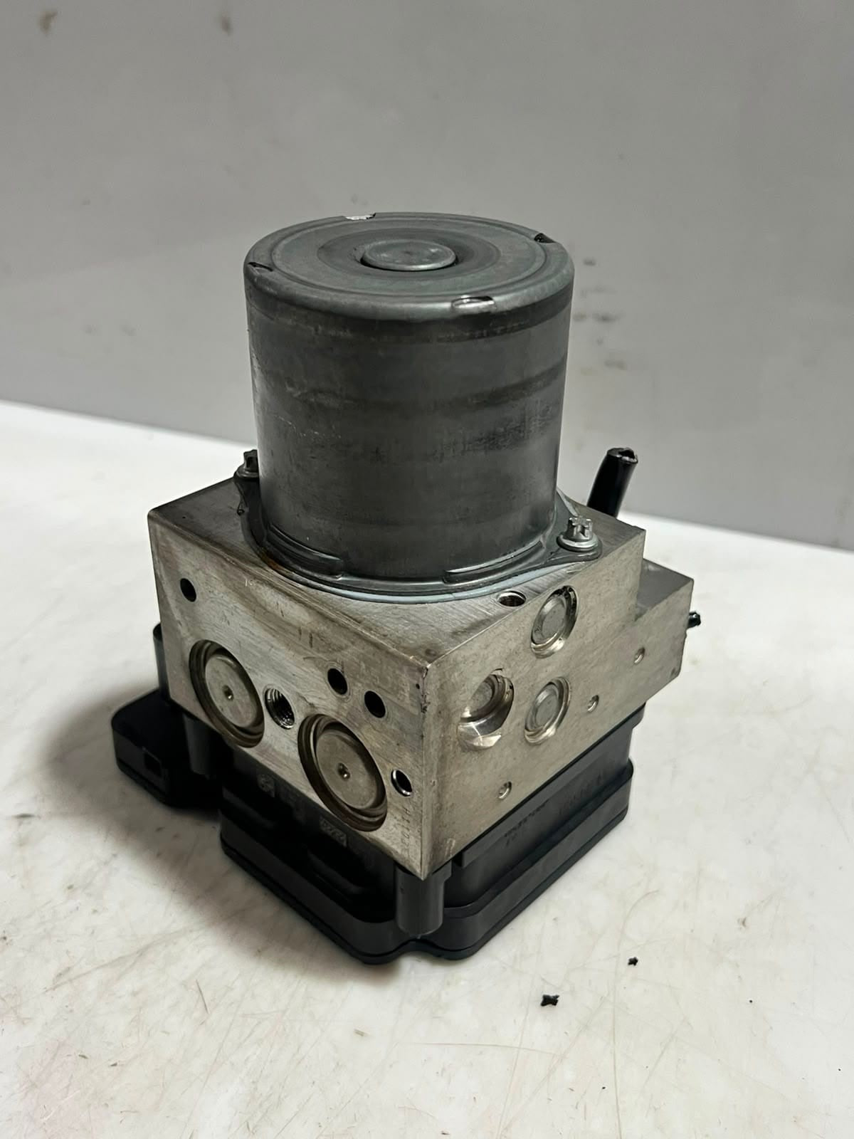 BMW F10 5 Series F06 6 Series F01 7 Series Abs Pump Module 6865860 OEM