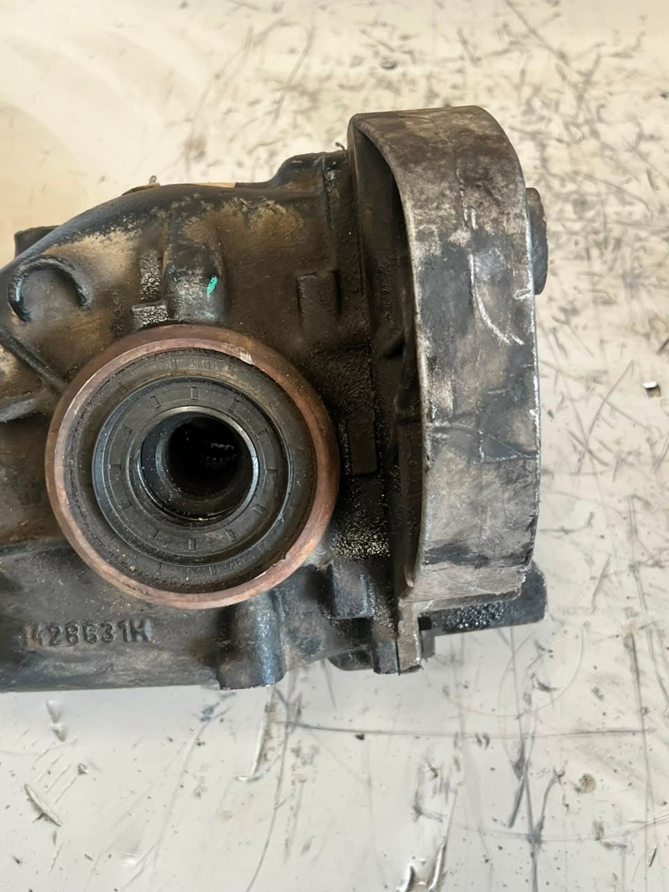 2000-2006 BMW X5 X4 X3 X6 X1 E53 3.0i 4.10 ratio Rear Differential 7524888 OEM