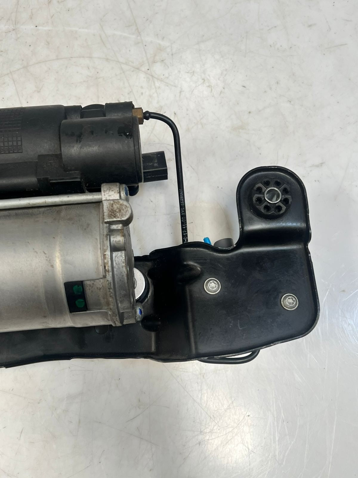 2006-2014 BMW X5 E70 X6 E71 E72 Air Suspension Compressor AIR SUPPLY 6789938 OEM
