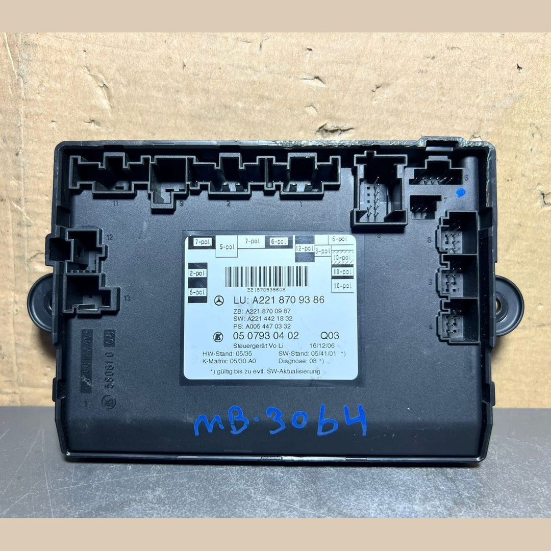 07-13 Mercedes W221 S-Class Front left Side Door Control Module A221 8709386 OEM